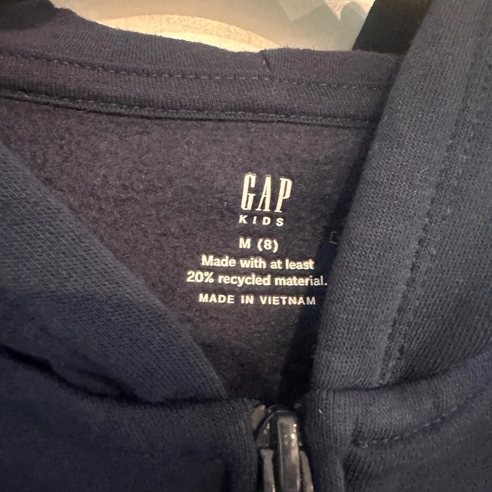 NWT Kids youth GAP zip up hoodie Size 8 - Picture 2 of 3